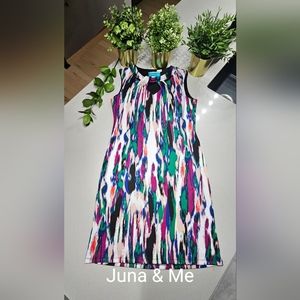 JUNA & ME Splendide robe bien doublée motifs linéaires verticaux, jolie encolure